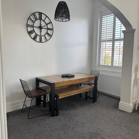 Spacious Victorian Birkdale Apartment With Garden Southport Exterior foto